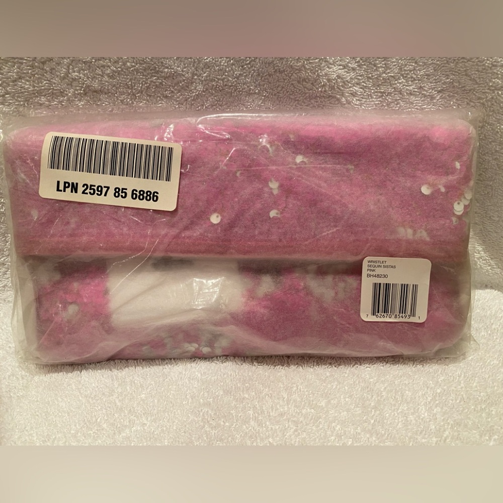 NWT Betsey Johnson Sequin Sistas Wristlet. Pink with silver.